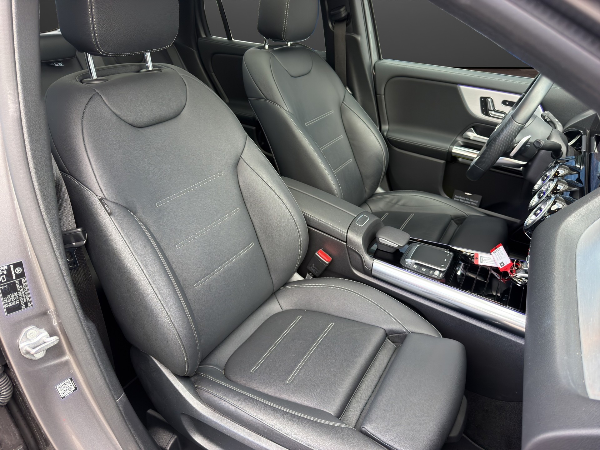 MERCEDES-BENZ GLA 200 AMG Line 7G-DCT Pano/Head Up/AHK-image-16