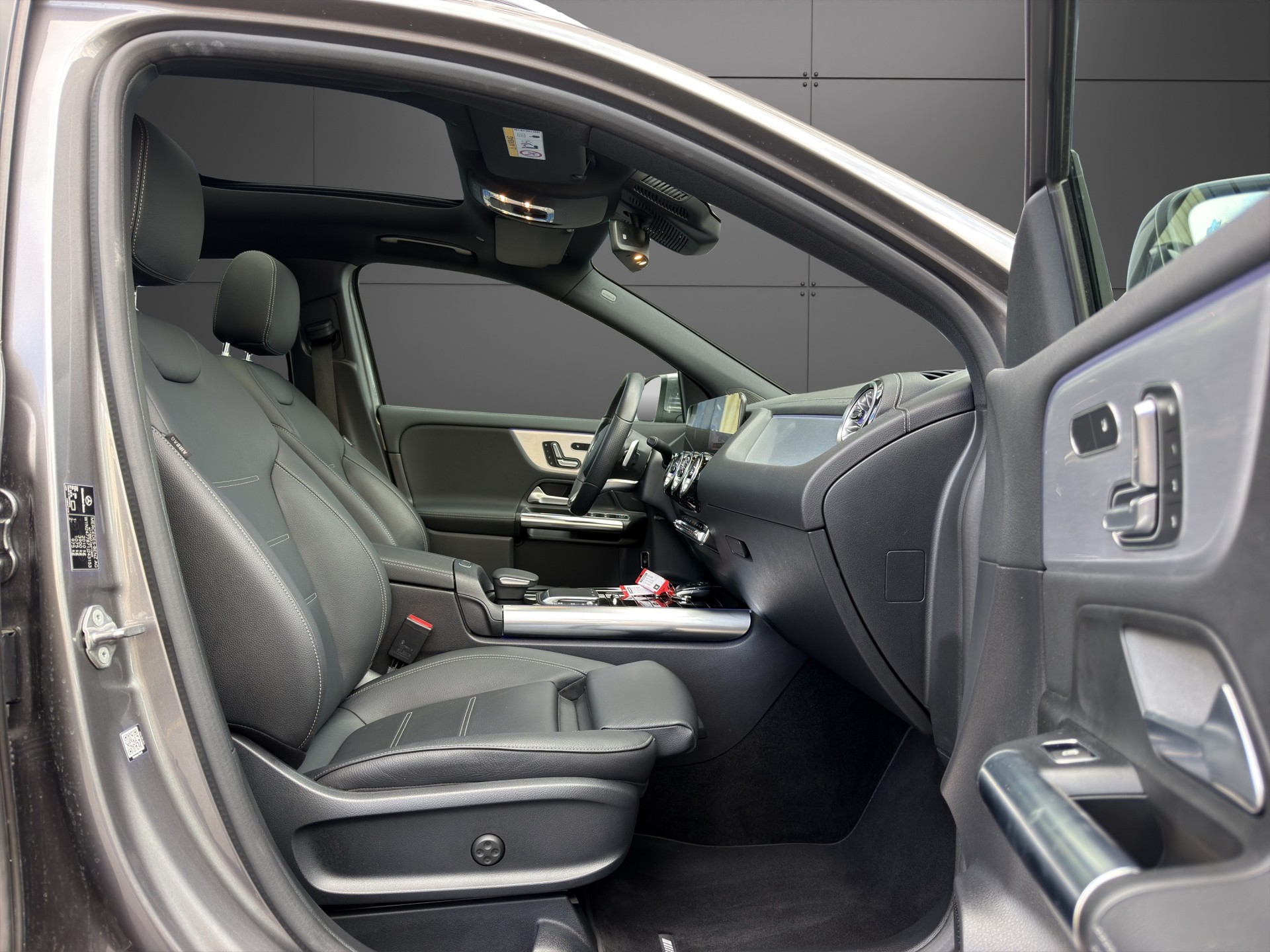 MERCEDES-BENZ GLA 200 AMG Line 7G-DCT Pano/Head Up/AHK-image-17