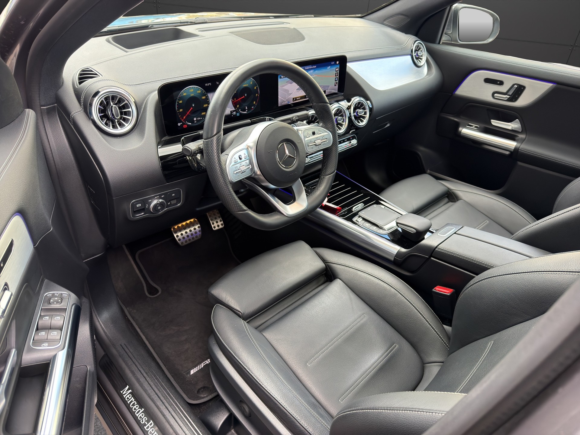 MERCEDES-BENZ GLA 200 AMG Line 7G-DCT Pano/Head Up/AHK-image-19