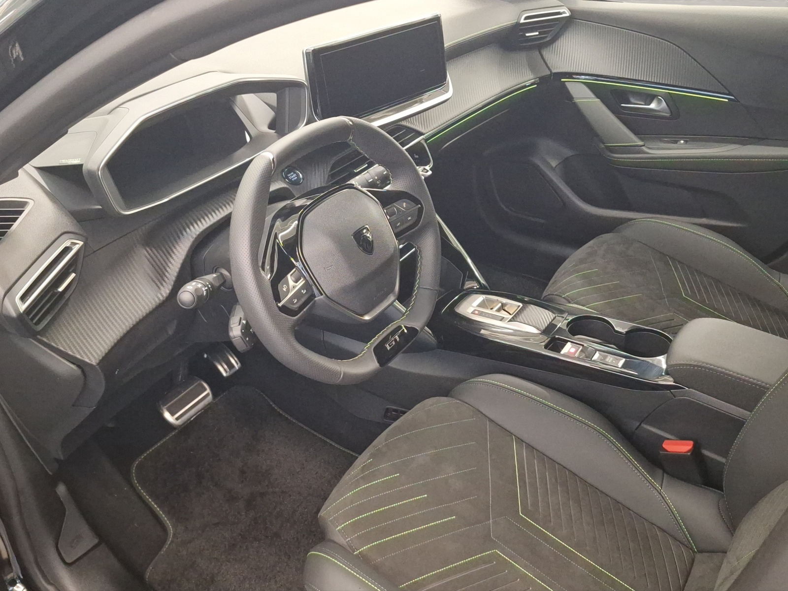 PEUGEOT 208 1.2 Hybrid 145 PS GT Exclusive-image-4