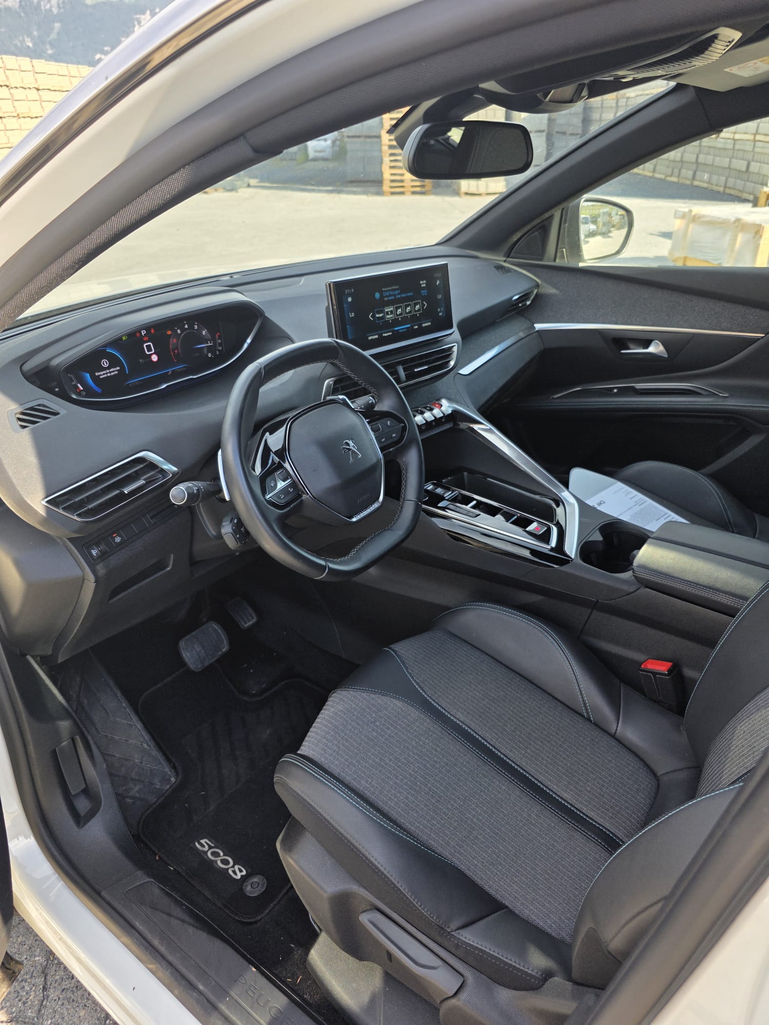 PEUGEOT 5008 1.2 Pure Tech Allure Pack EAT8-image-7