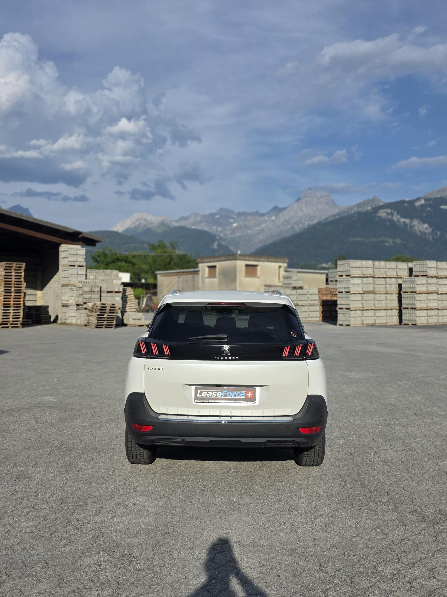 PEUGEOT 5008 1.2 Pure Tech Allure Pack EAT8-image-6
