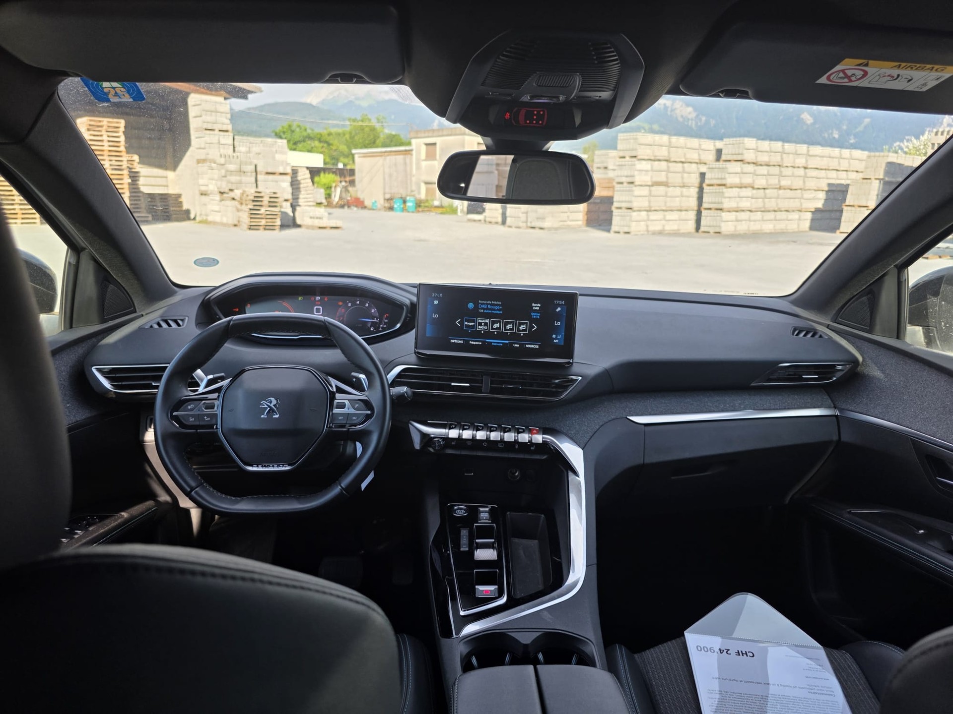 PEUGEOT 5008 1.2 Pure Tech Allure Pack EAT8-image-3