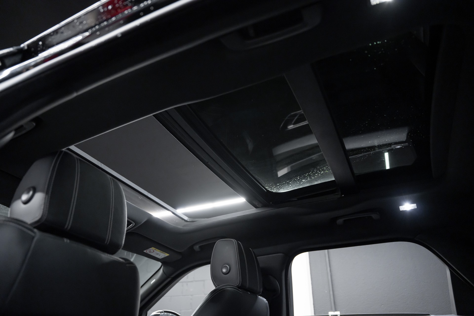 LAND ROVER Range Rover Velar R-Dynamic P 250 SE Automatic-image-11