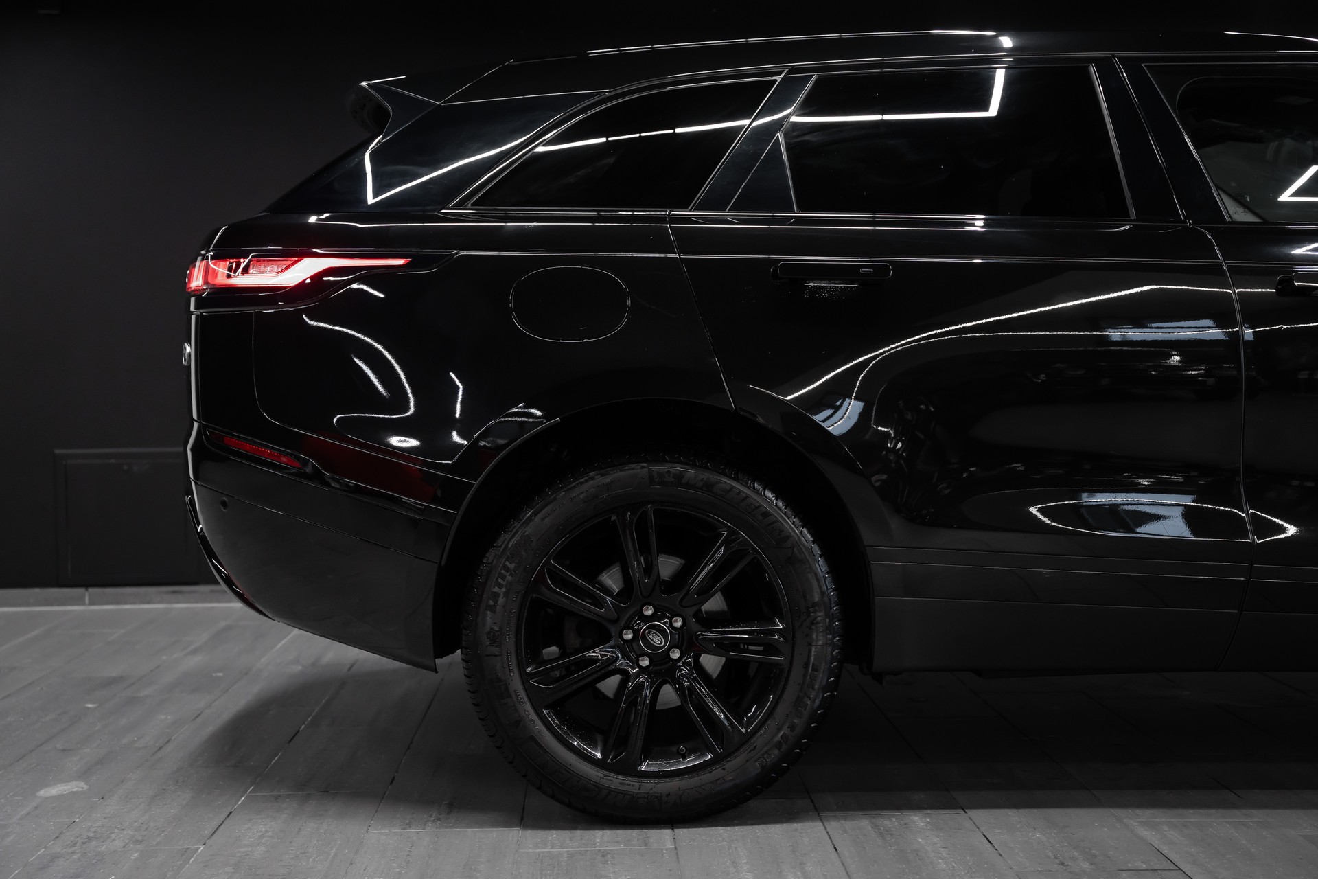 LAND ROVER Range Rover Velar R-Dynamic P 250 SE Automatic-image-4