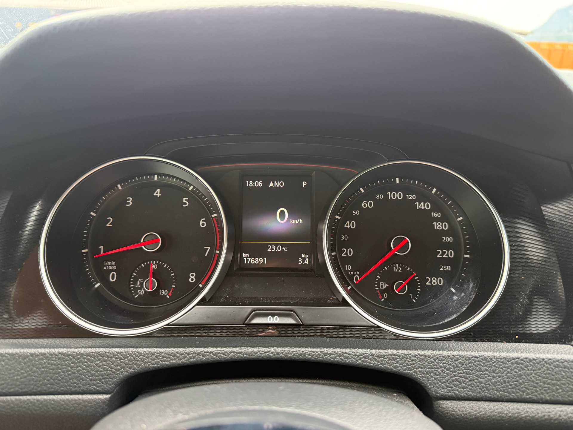 VW Golf 2.0 TSI GTI DSG-image-18