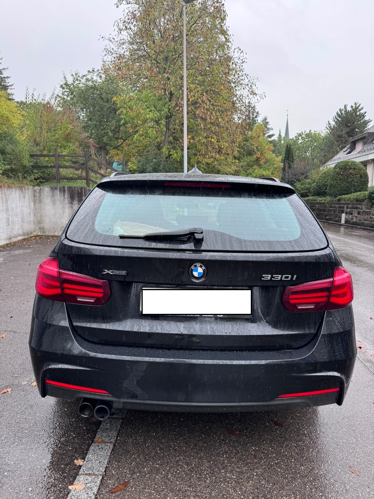 BMW 330i xDrive-image-1