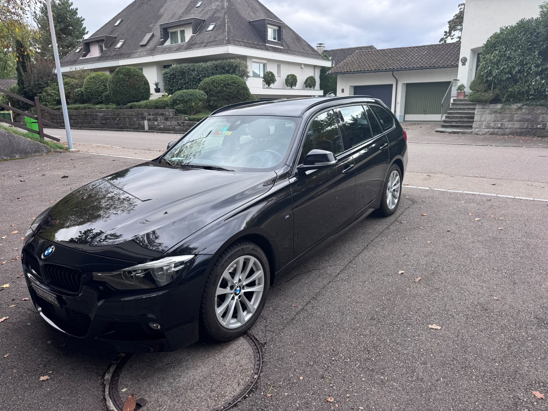 BMW 330i xDrive-image-3