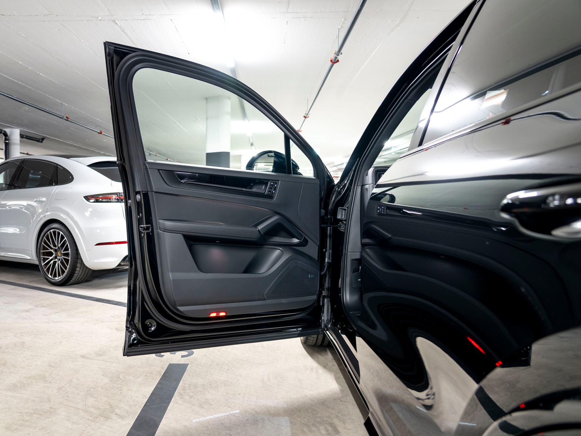 PORSCHE Cayenne Black Edition Tiptronic-image-21