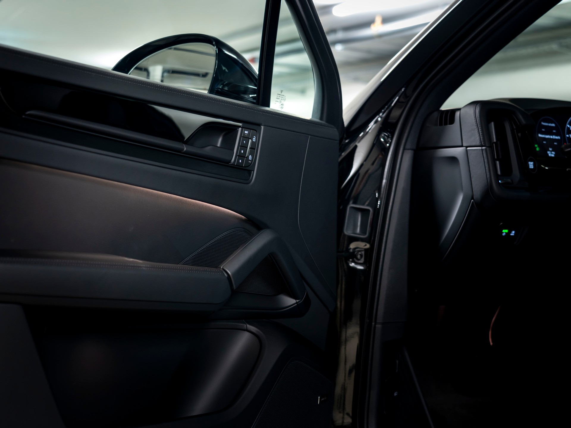 PORSCHE Cayenne Black Edition Tiptronic-image-19