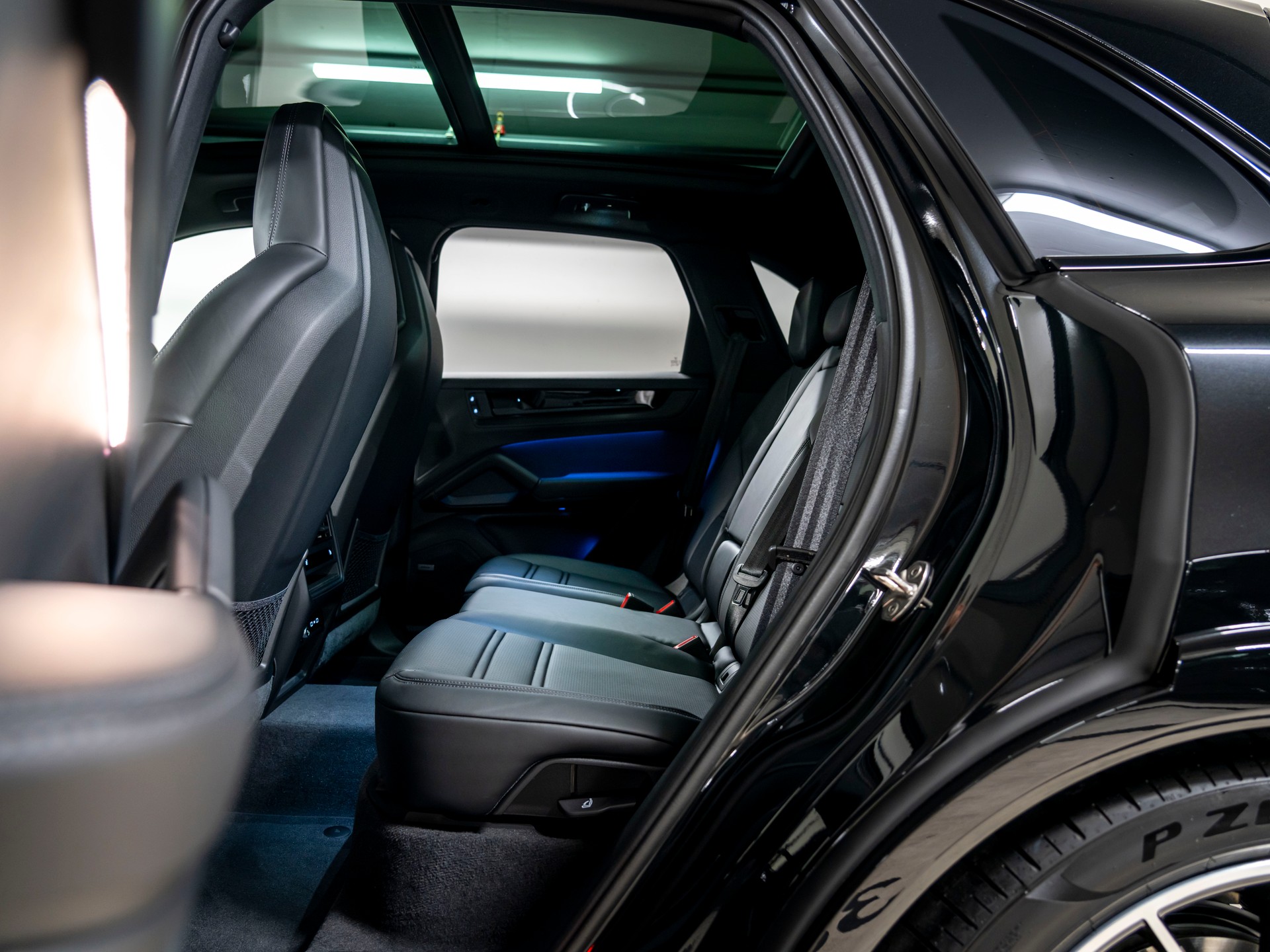 PORSCHE Cayenne Black Edition Tiptronic-image-22