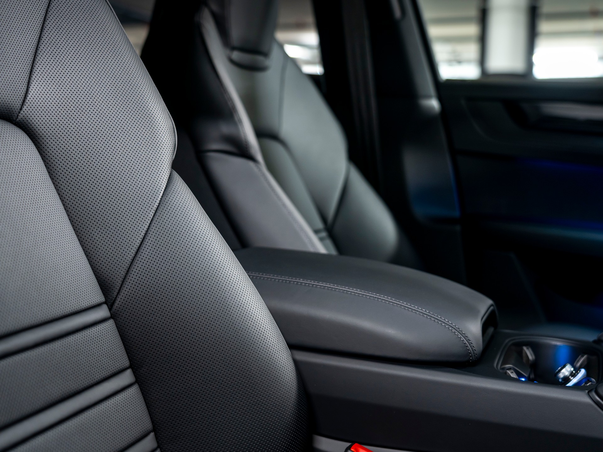 PORSCHE Cayenne Black Edition Tiptronic-image-23
