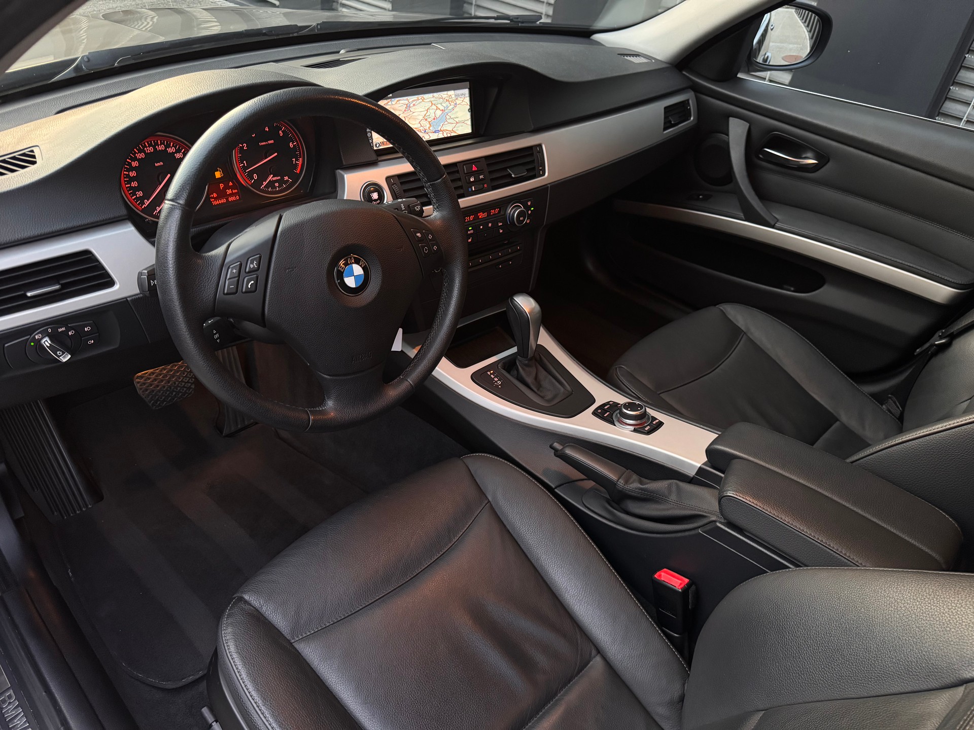 BMW 325i Touring Steptronic-image-12