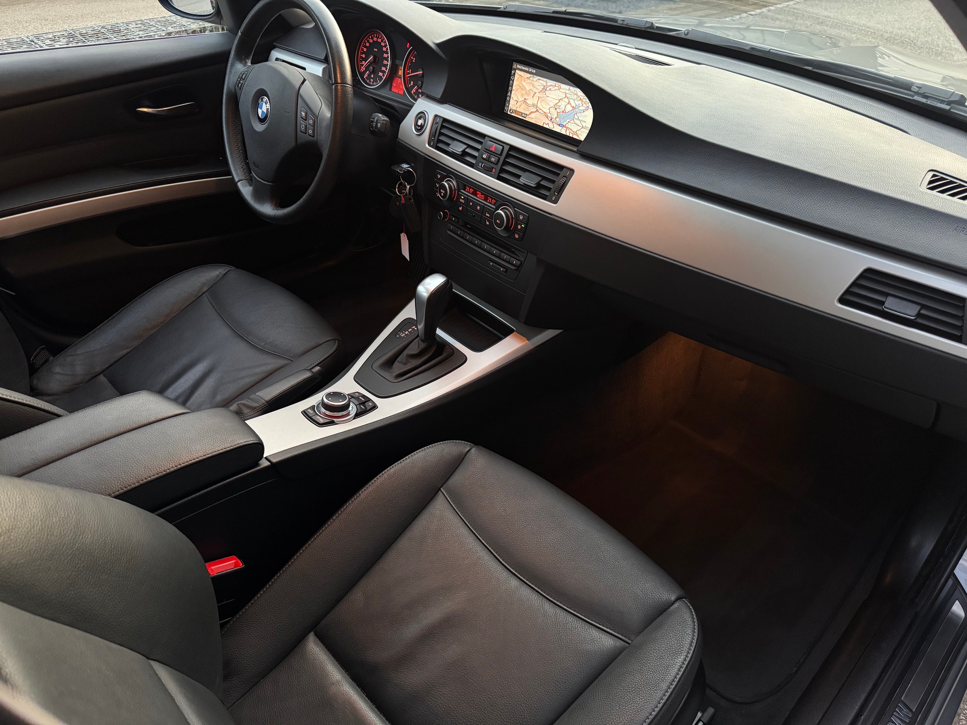 BMW 325i Touring Steptronic-image-14