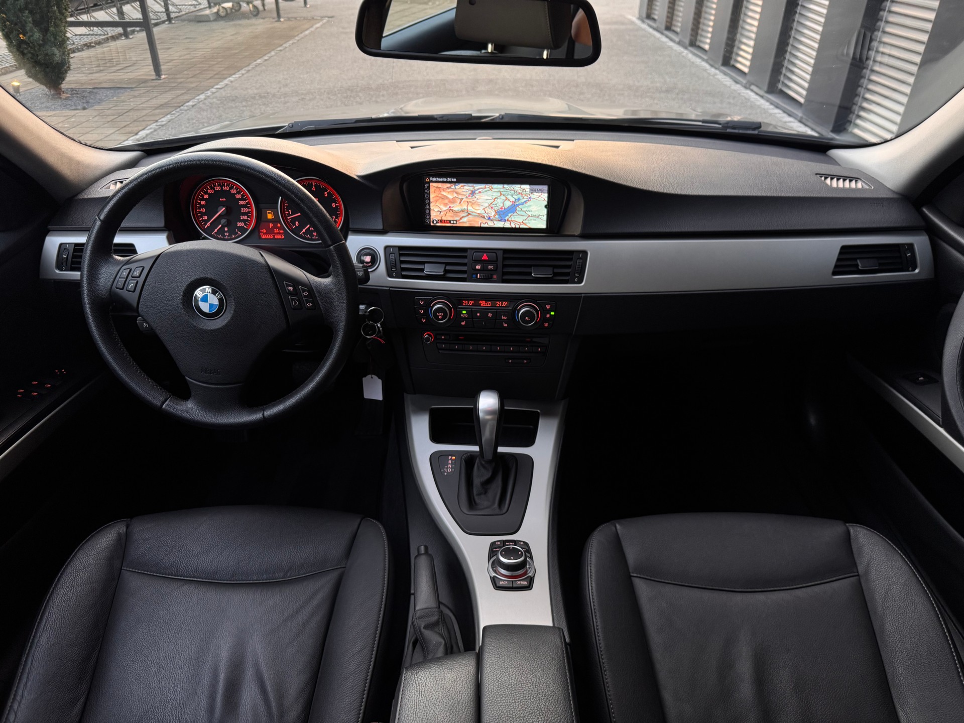 BMW 325i Touring Steptronic-image-13