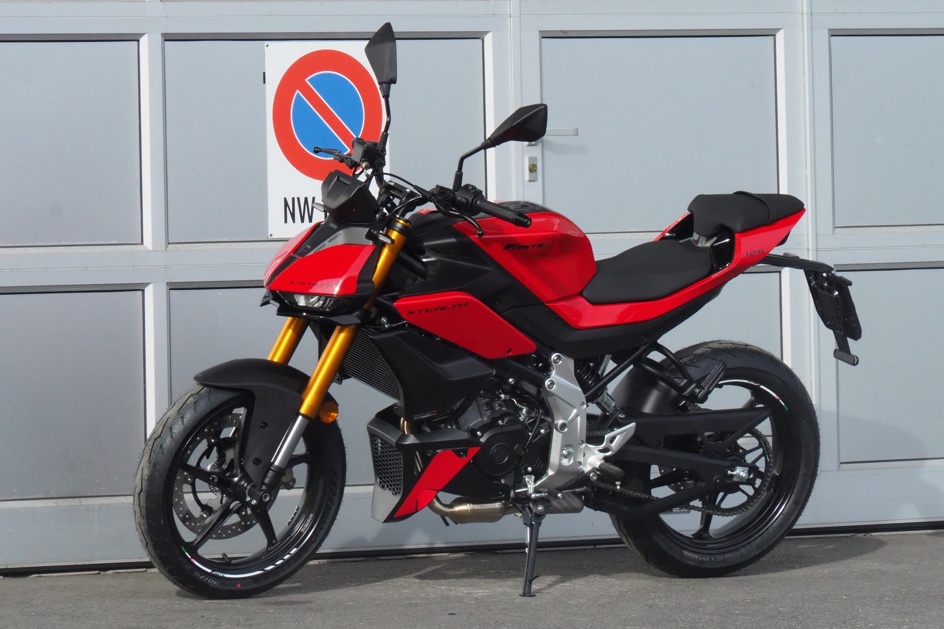 FANTIC STEALTH 125-showroom-element-1