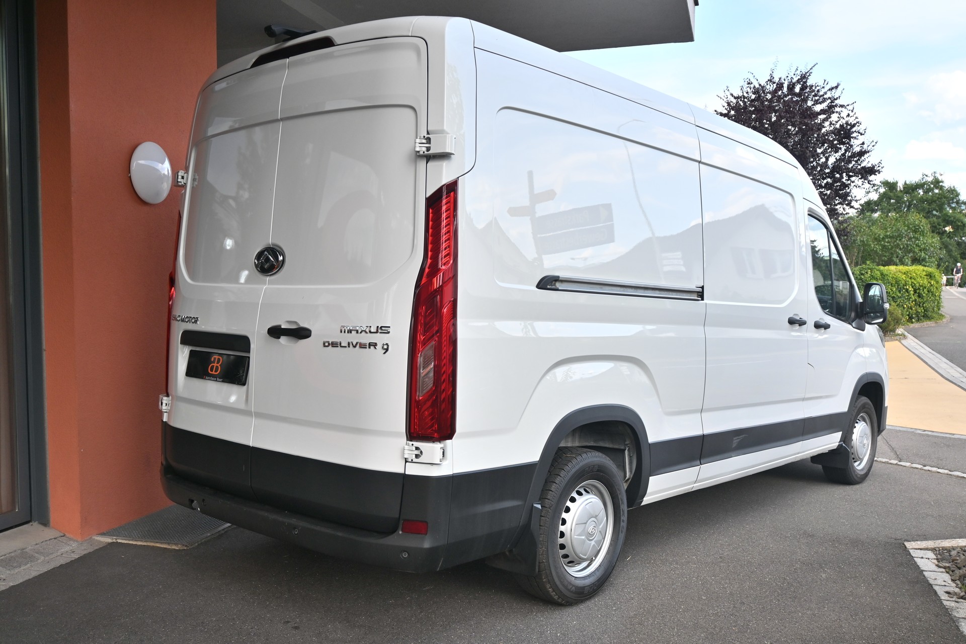 MAXUS Deliver 9 BASE RWD L3H2 2.0-showroom-element-2