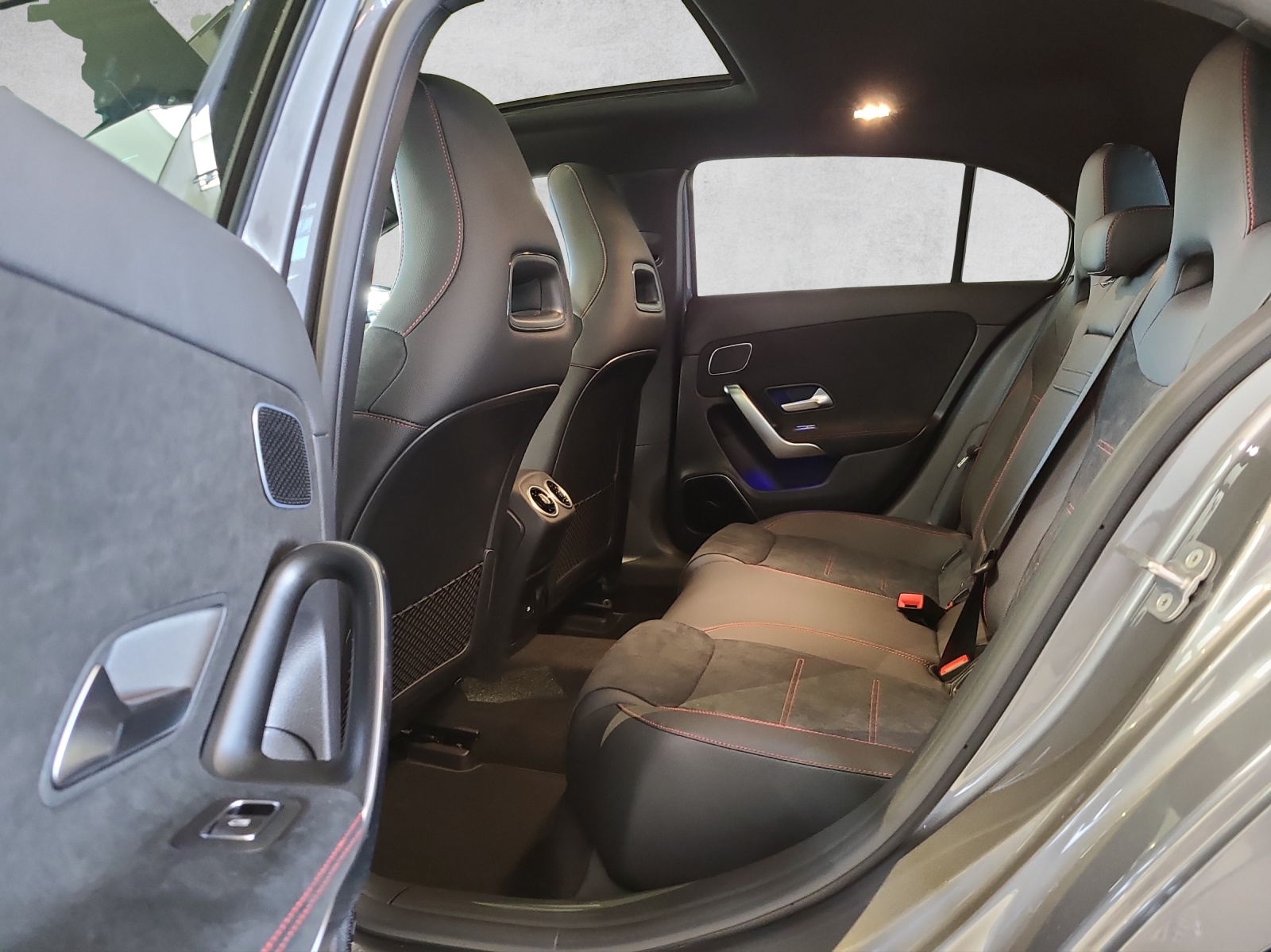 MERCEDES-BENZ A 250 4Matic 8G-DCT-image-10