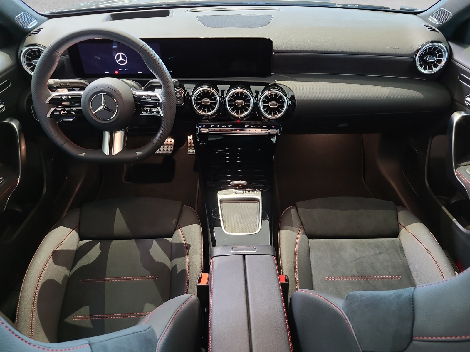 MERCEDES-BENZ A 250 4Matic 8G-DCT-image-11