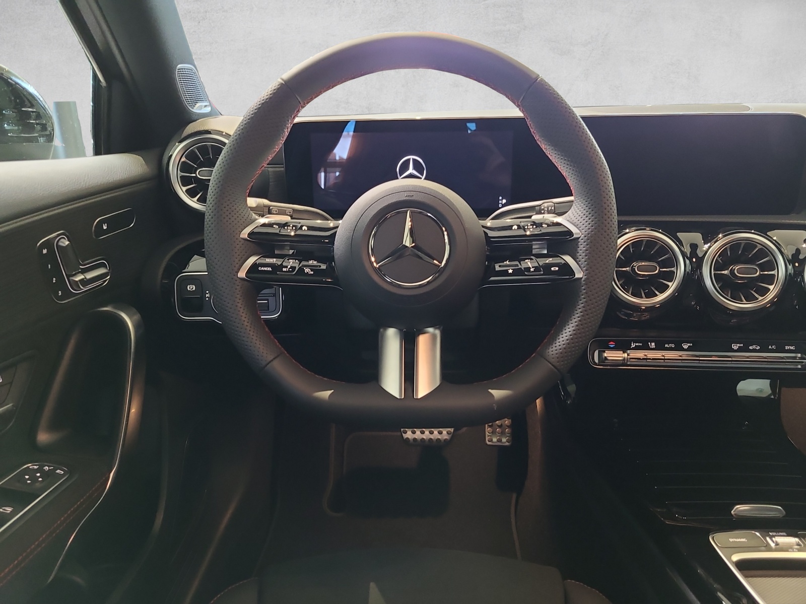 MERCEDES-BENZ A 250 4Matic 8G-DCT-image-12