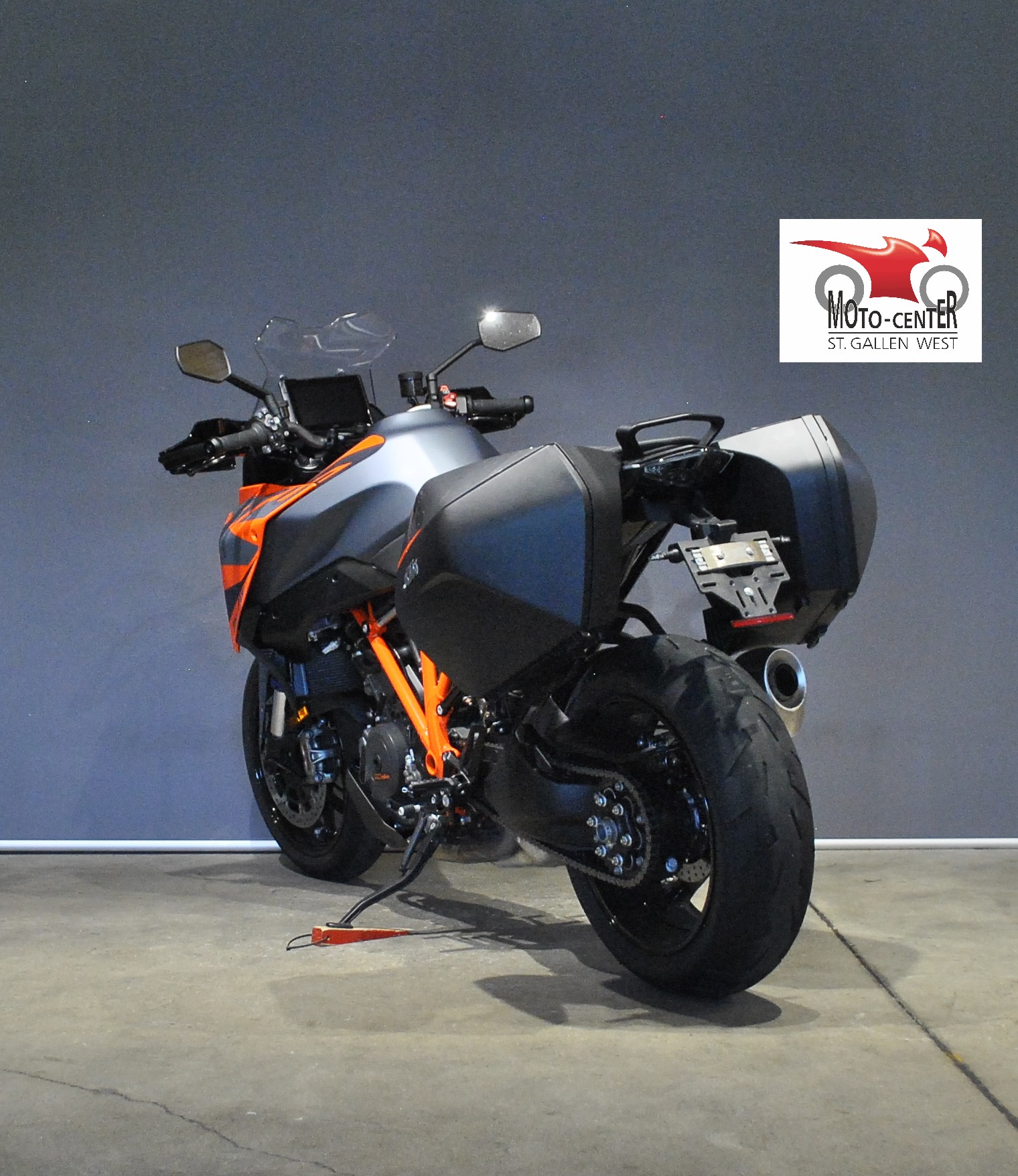 KTM 1290 Super Duke GT-showroom-element-3