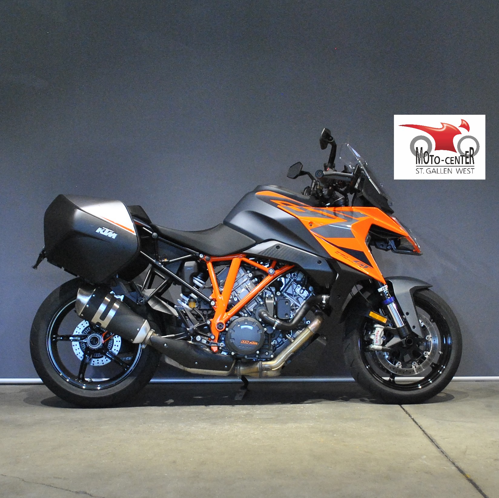 KTM 1290 Super Duke GT-showroom-element-1