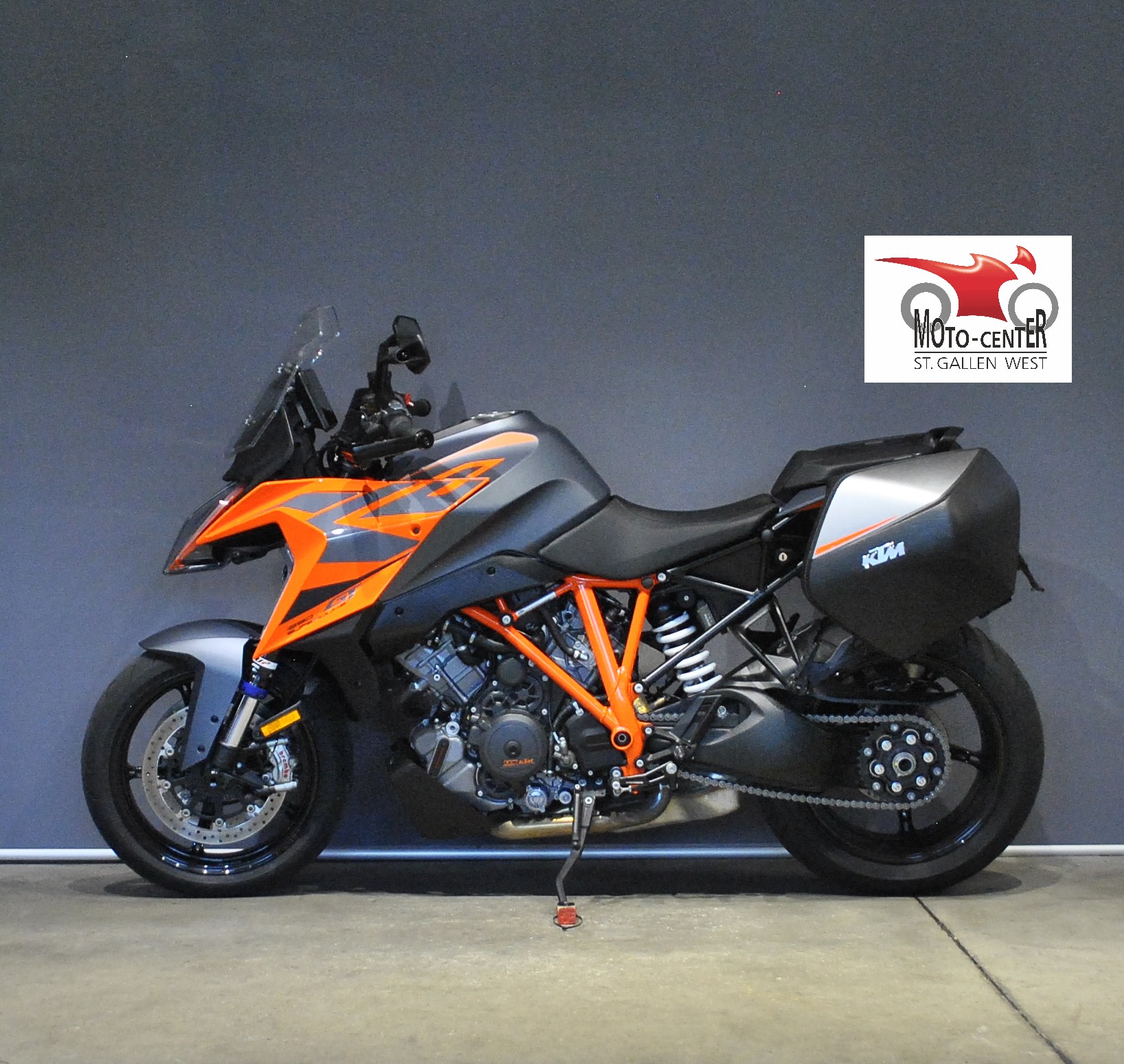 KTM 1290 Super Duke GT-showroom-element-2