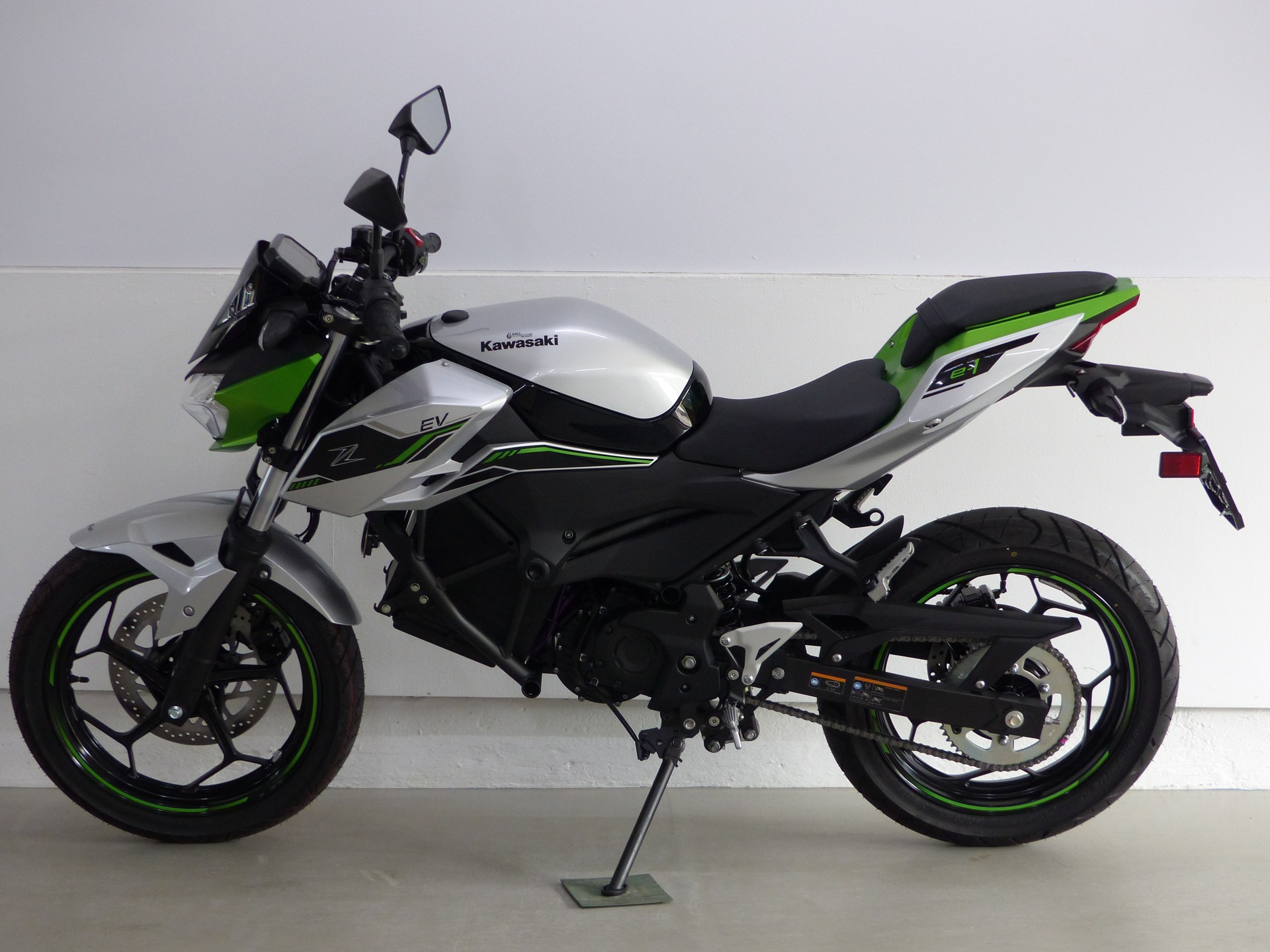 KAWASAKI Z e-1-showroom-element-2