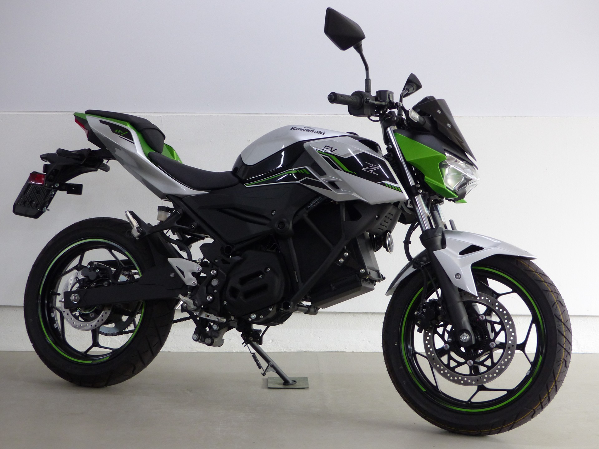 KAWASAKI Z e-1-showroom-element-1