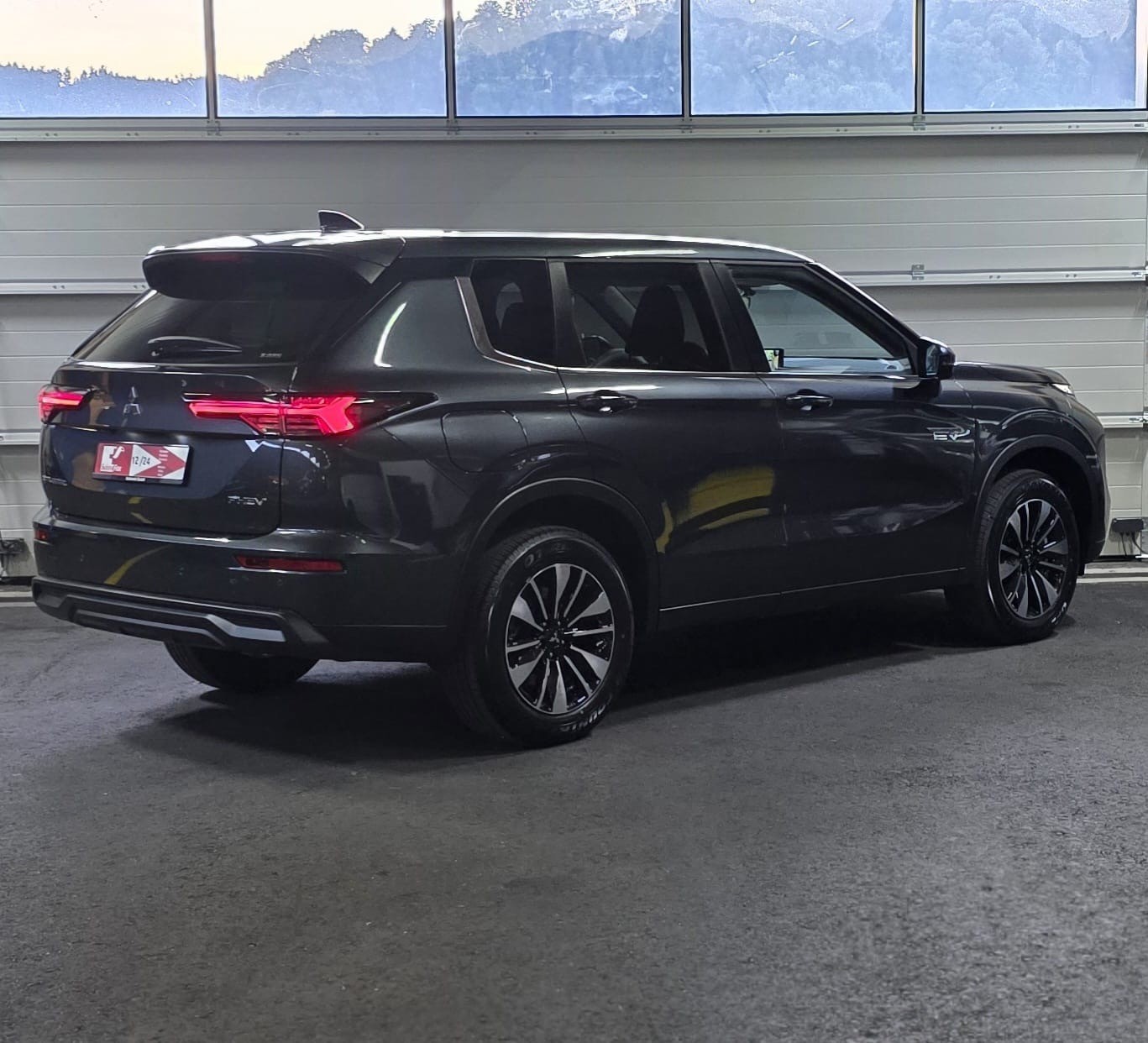 MITSUBISHI Outlander 2.4 PHEV Invite 4WD Automatic-image-4