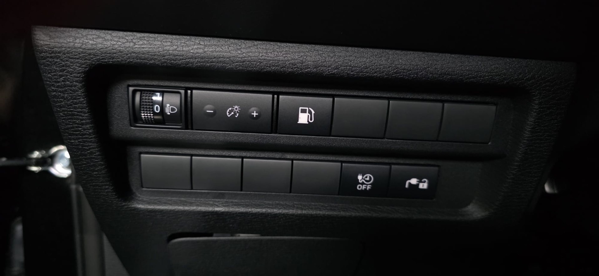 MITSUBISHI Outlander 2.4 PHEV Invite 4WD Automatic-image-13