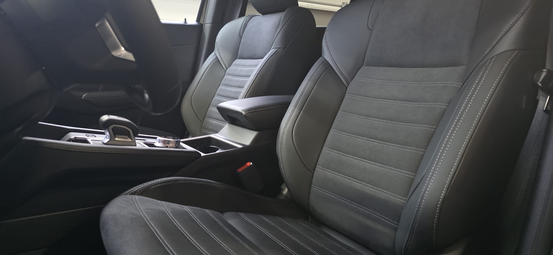MITSUBISHI Outlander 2.4 PHEV Invite 4WD Automatic-image-9