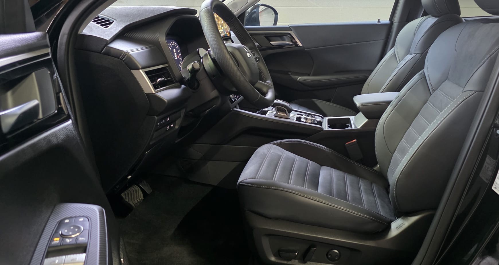 MITSUBISHI Outlander 2.4 PHEV Invite 4WD Automatic-image-10