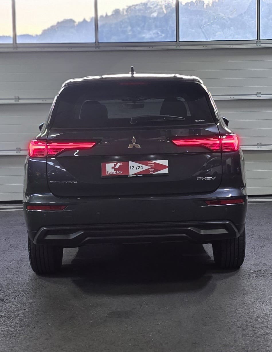 MITSUBISHI Outlander 2.4 PHEV Invite 4WD Automatic-image-3