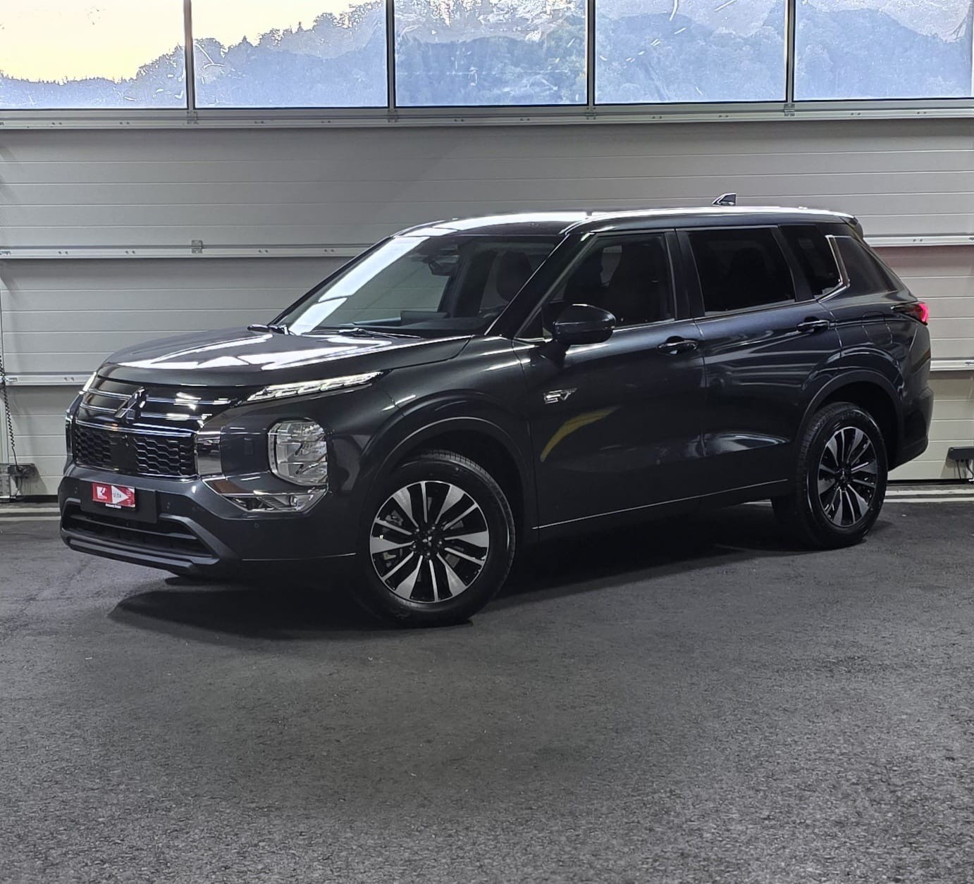 MITSUBISHI Outlander 2.4 PHEV Invite 4WD Automatic-image-0