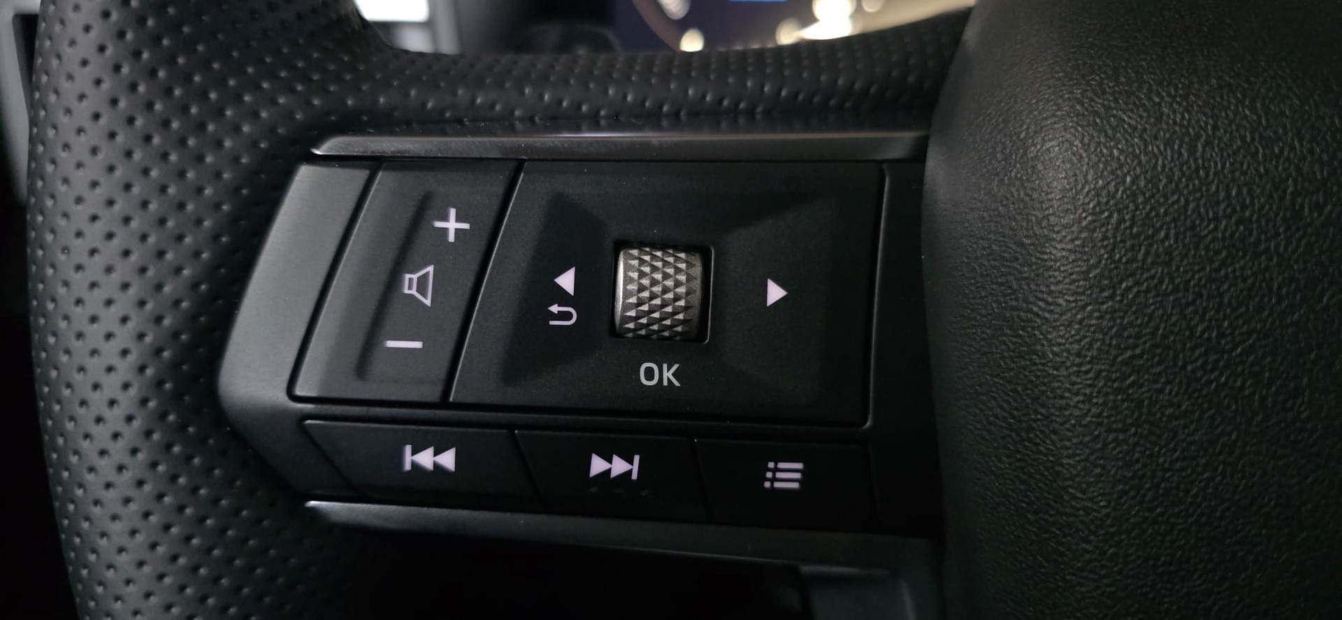 MITSUBISHI Outlander 2.4 PHEV Invite 4WD Automatic-image-15