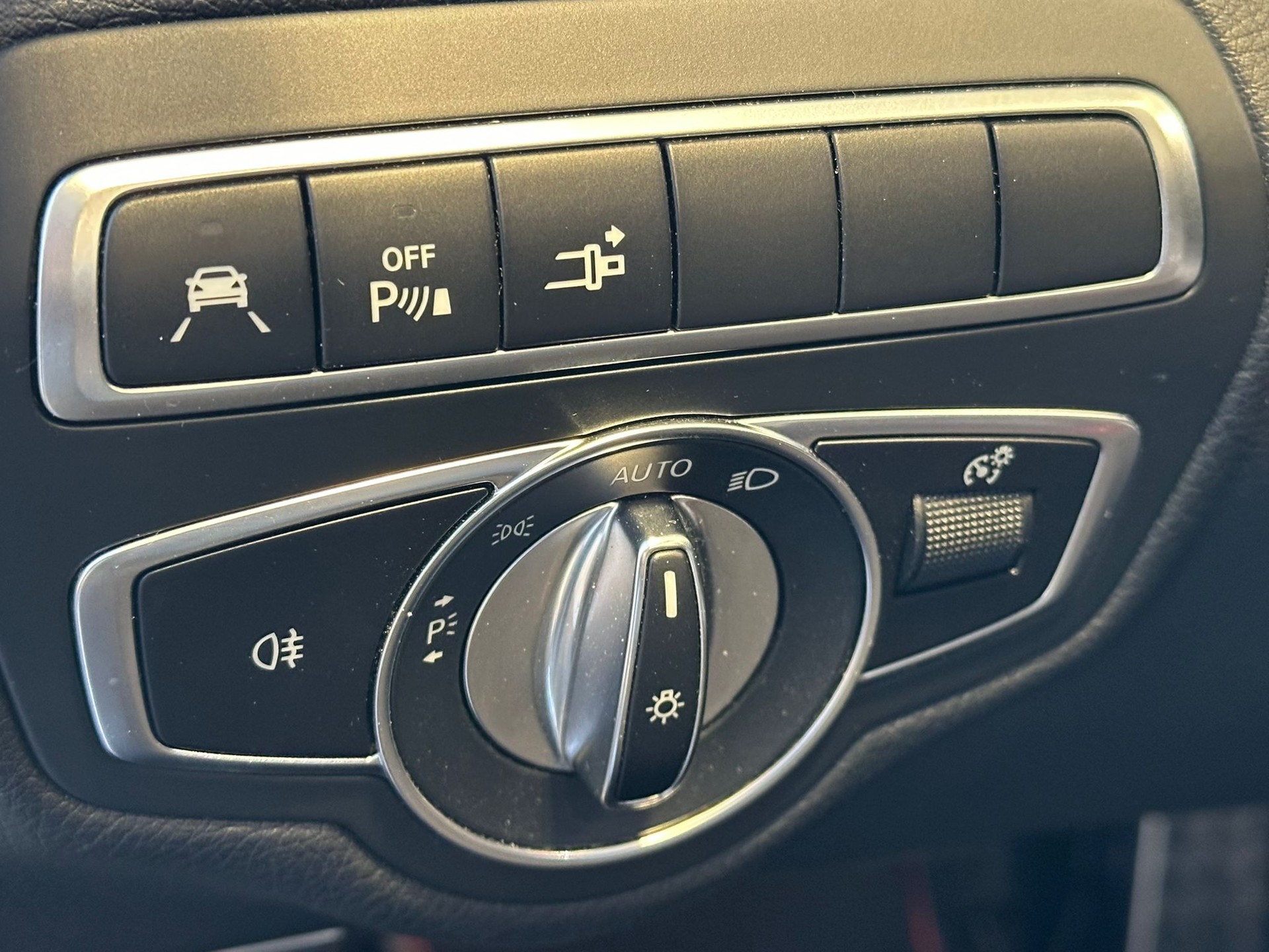MERCEDES-BENZ C 43 Cabriolet AMG 4Matic 9G-Tronic-image-24