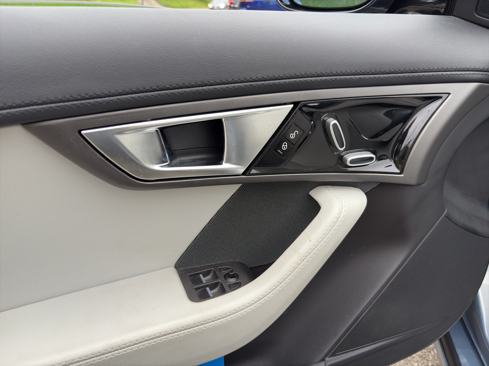 JAGUAR F-Type Convertible 3.0 V6 S/C-image-5