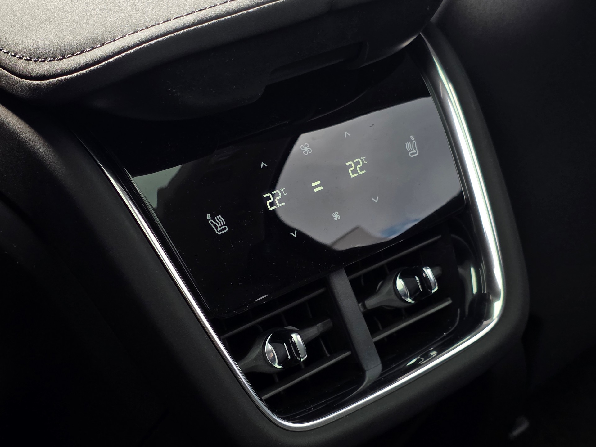 VOLVO EX90 Twin Ultra AWD-image-12