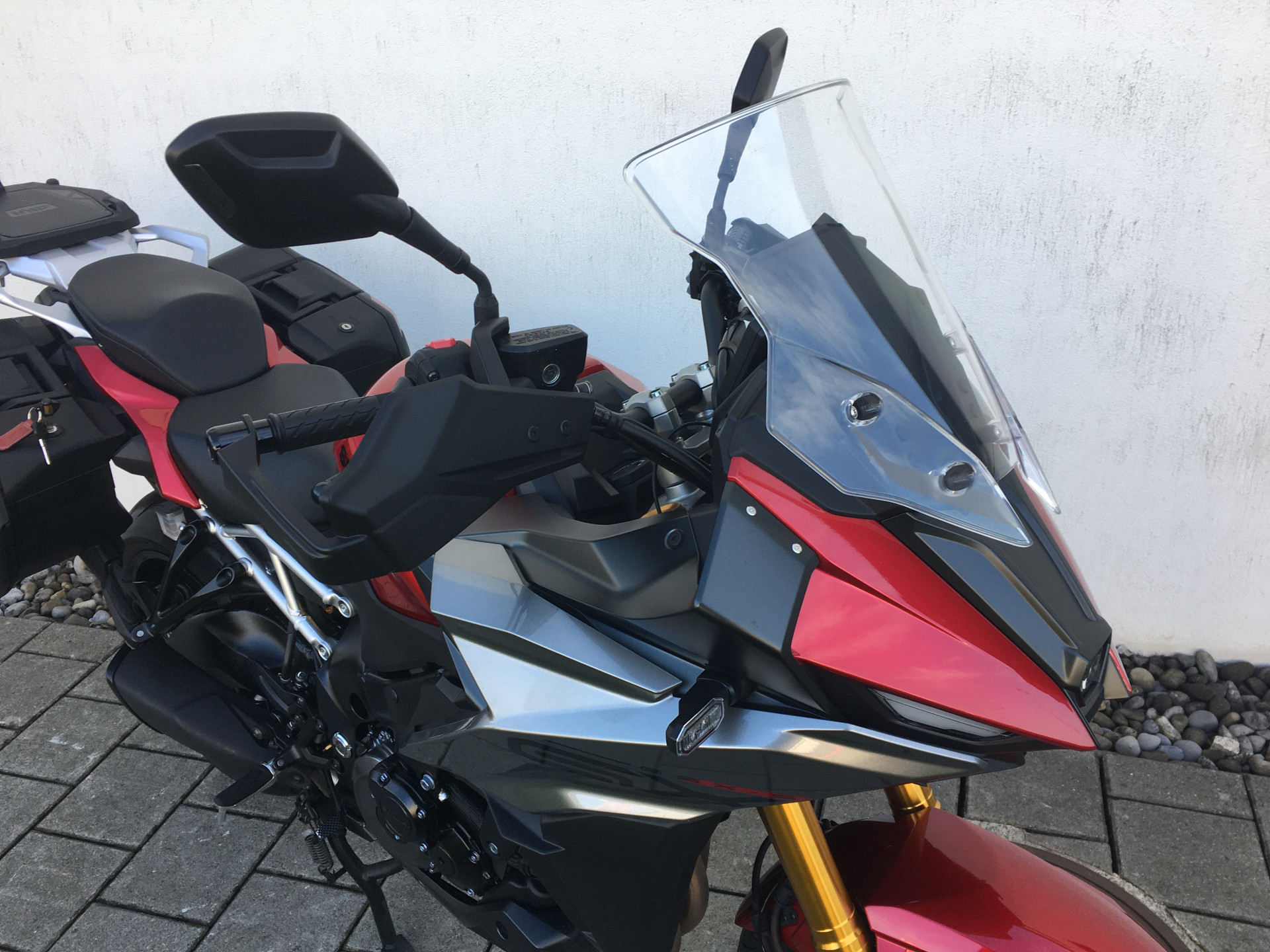 SUZUKI GSX-S 1000 GX-showroom-element-1