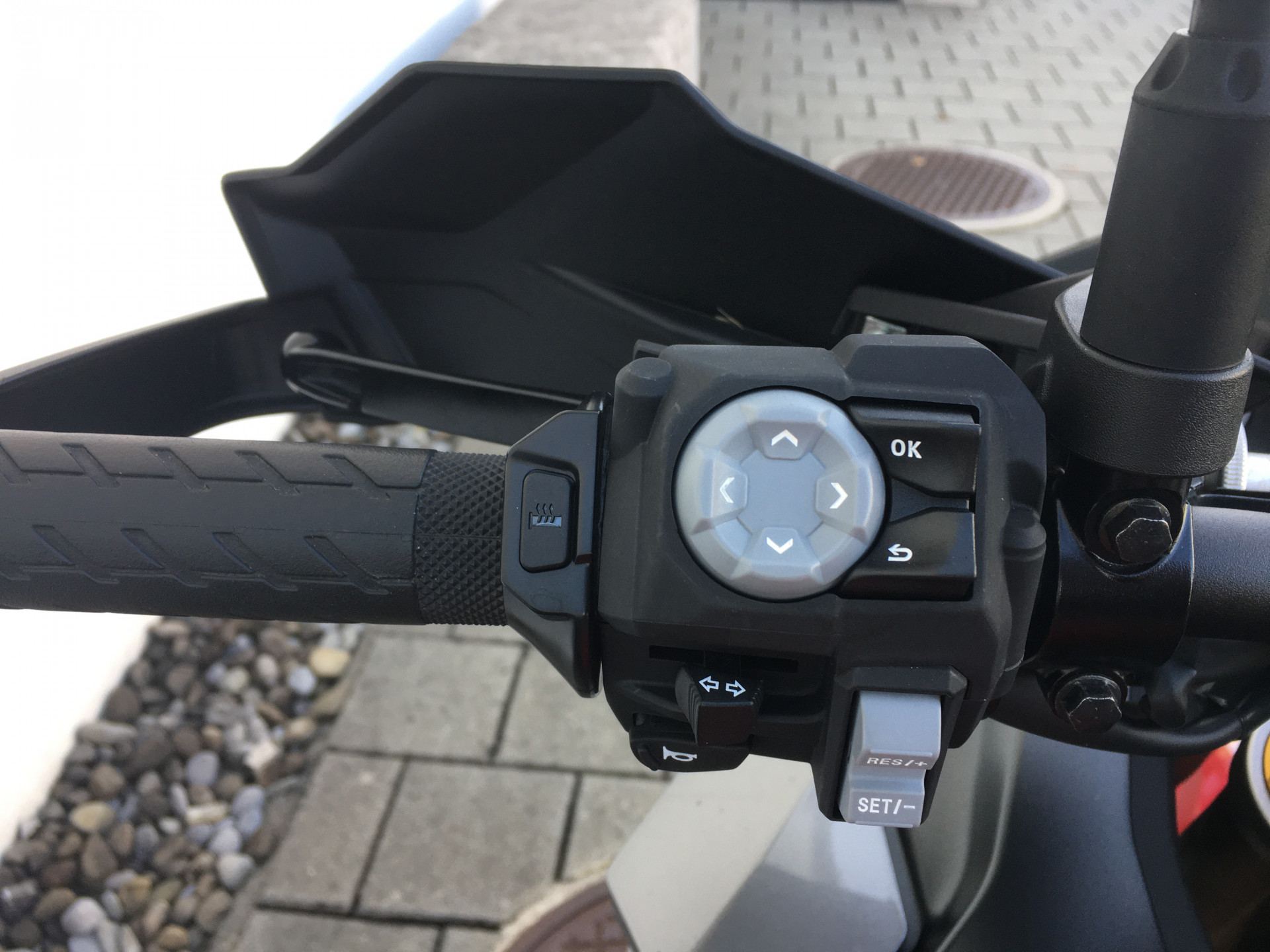 SUZUKI GSX-S 1000 GX-showroom-element-3