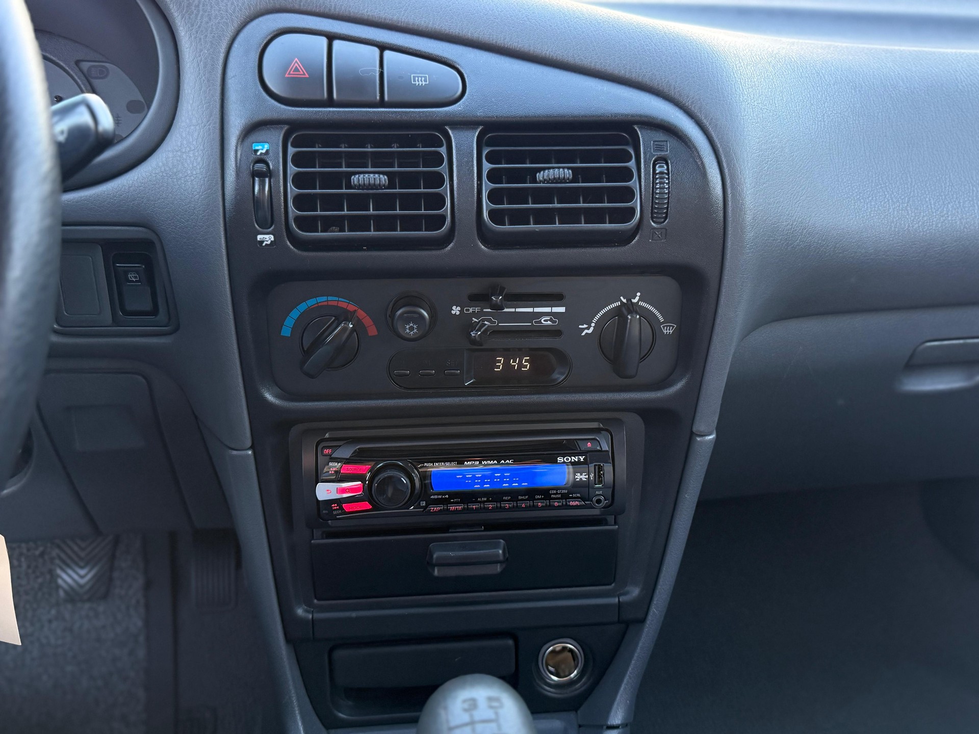 MITSUBISHI COLT-image-16