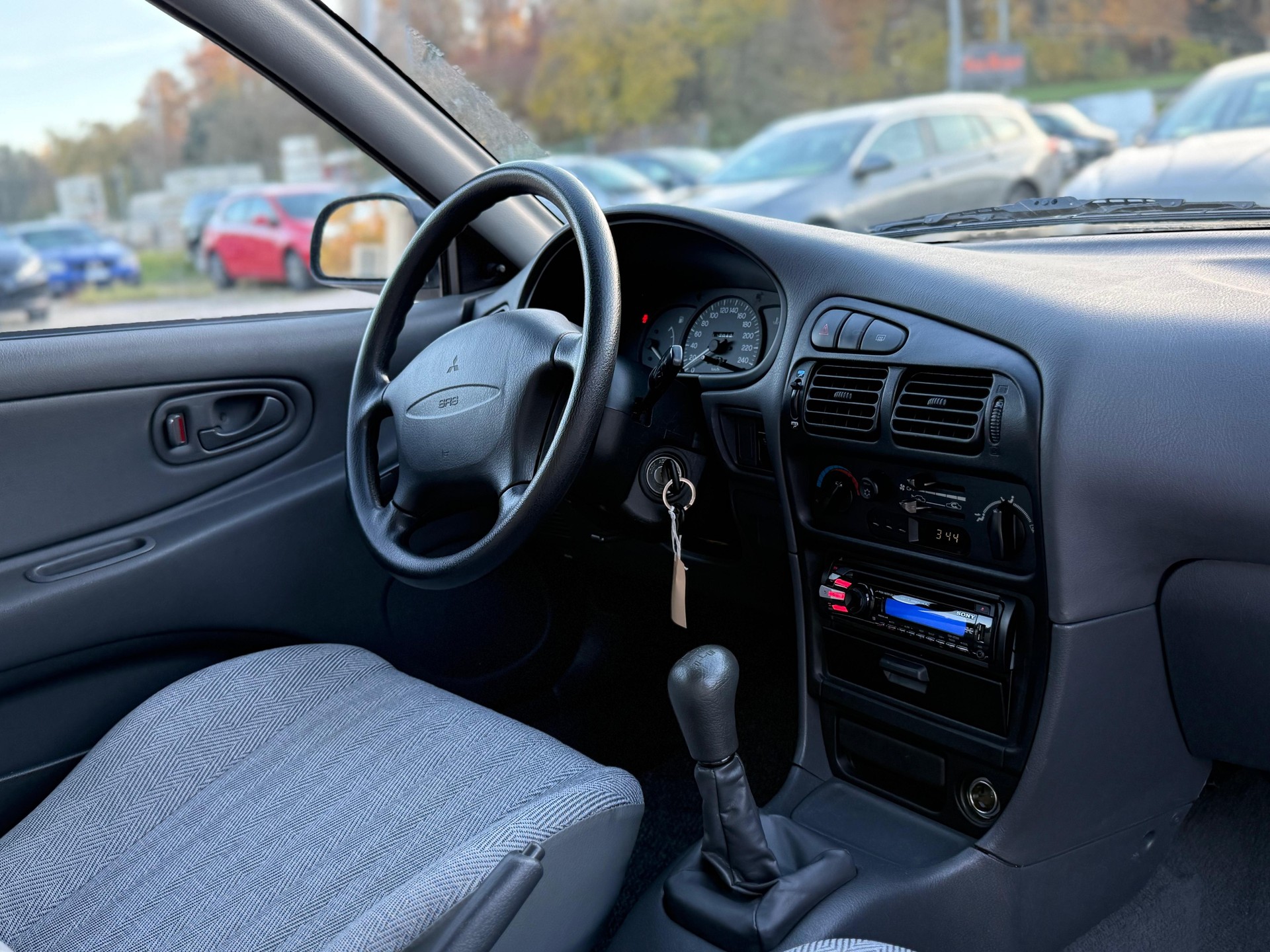 MITSUBISHI COLT-image-11