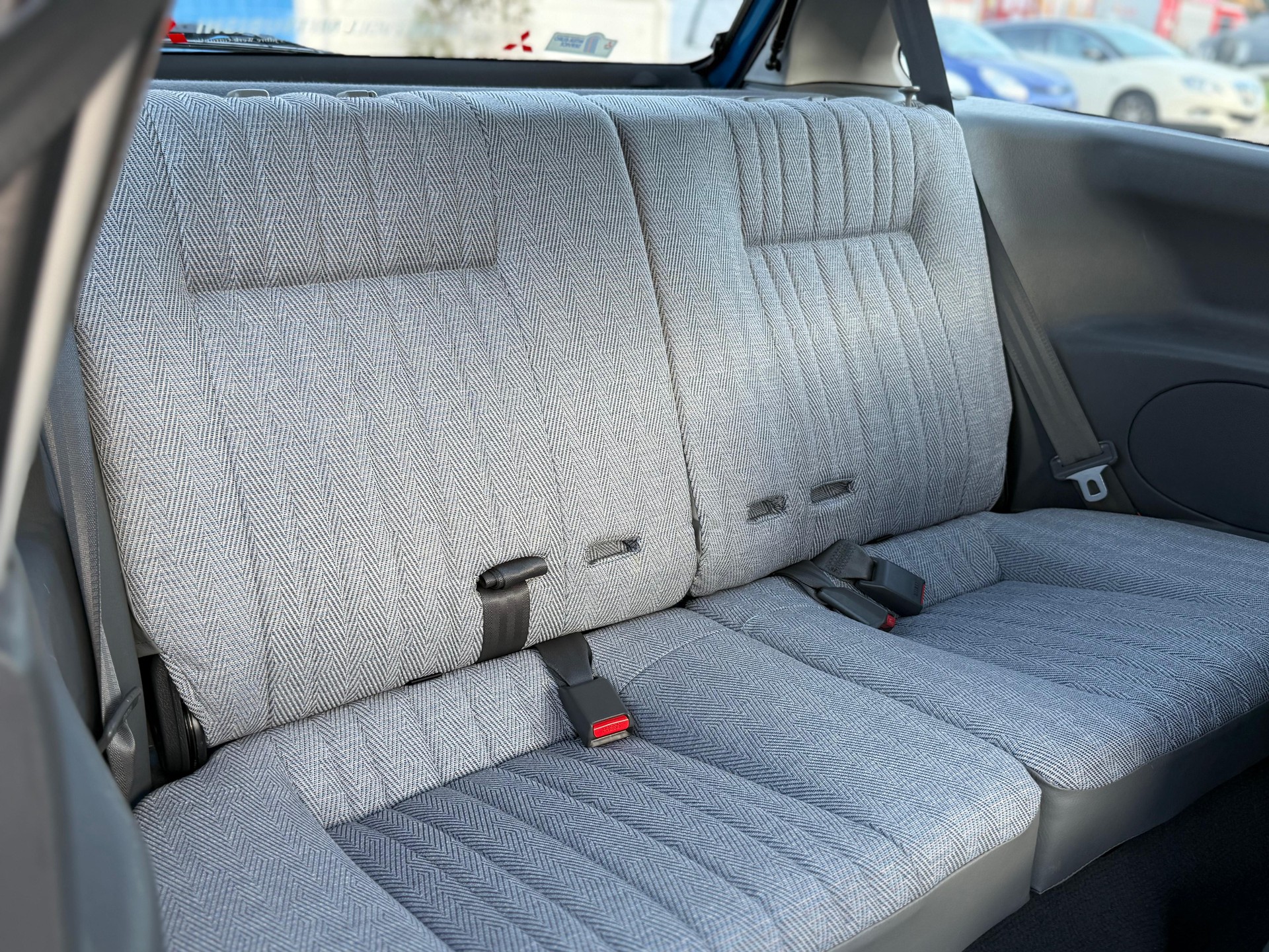 MITSUBISHI COLT-image-10