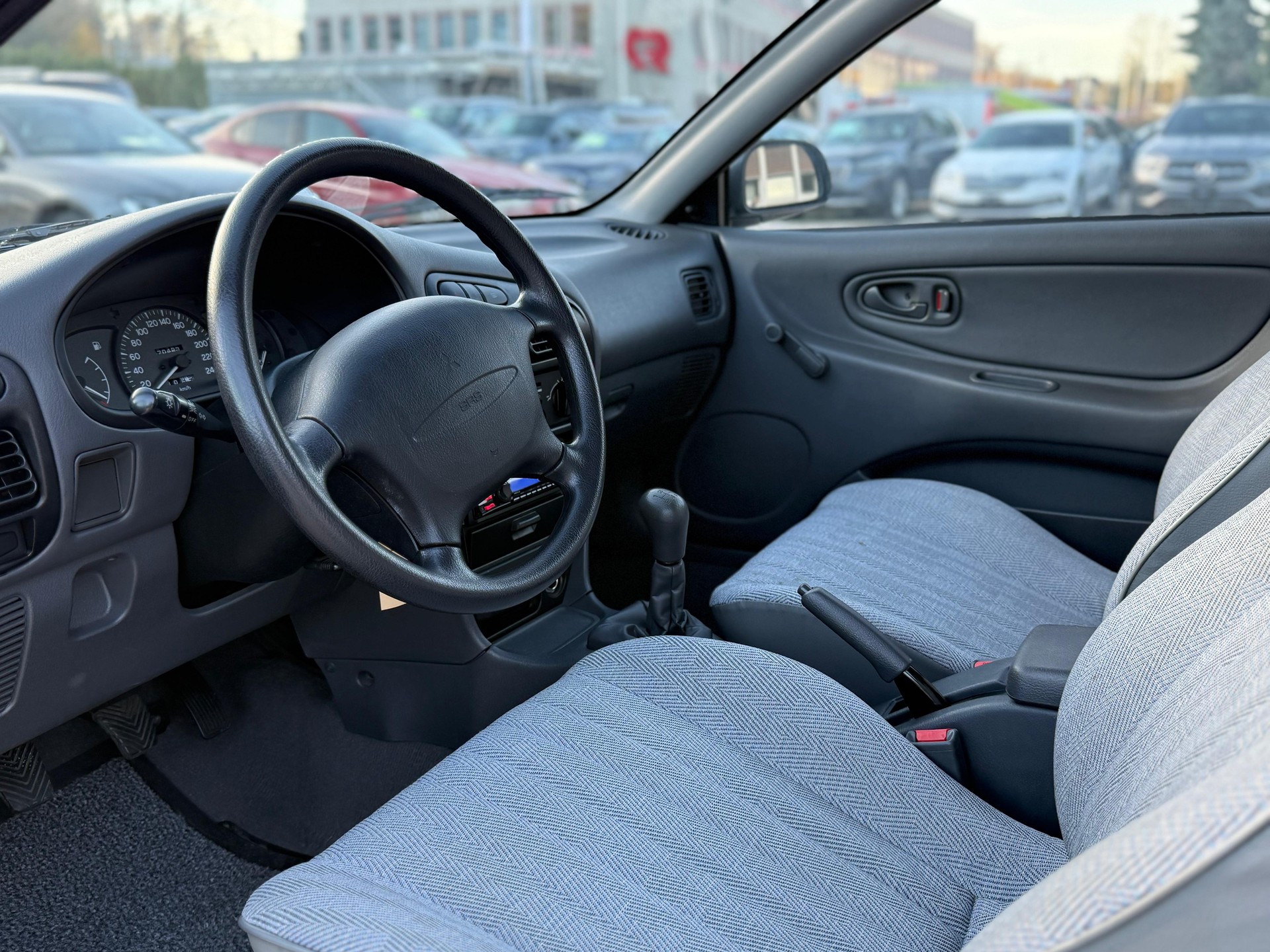 MITSUBISHI COLT-image-12