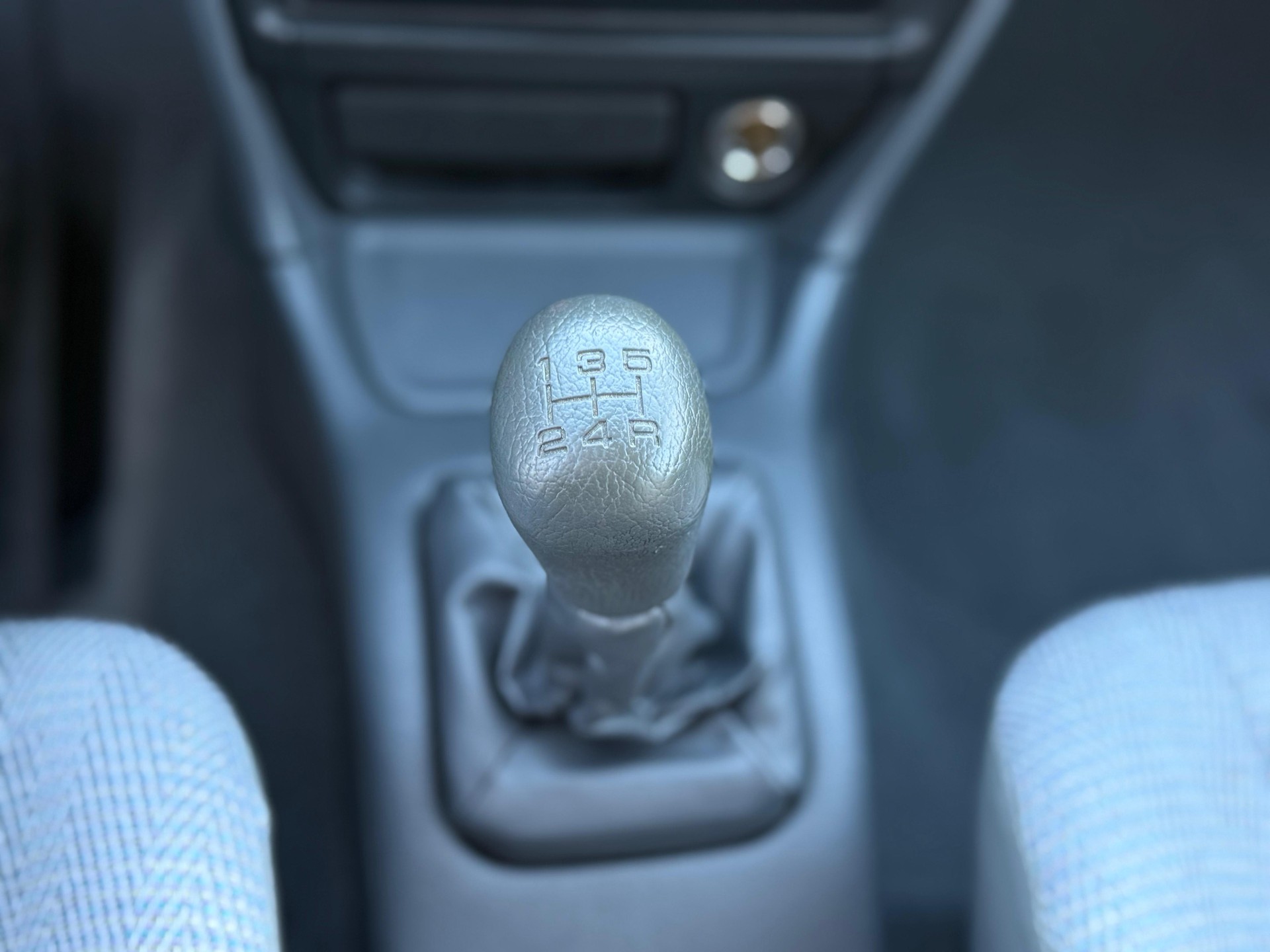 MITSUBISHI COLT-image-19
