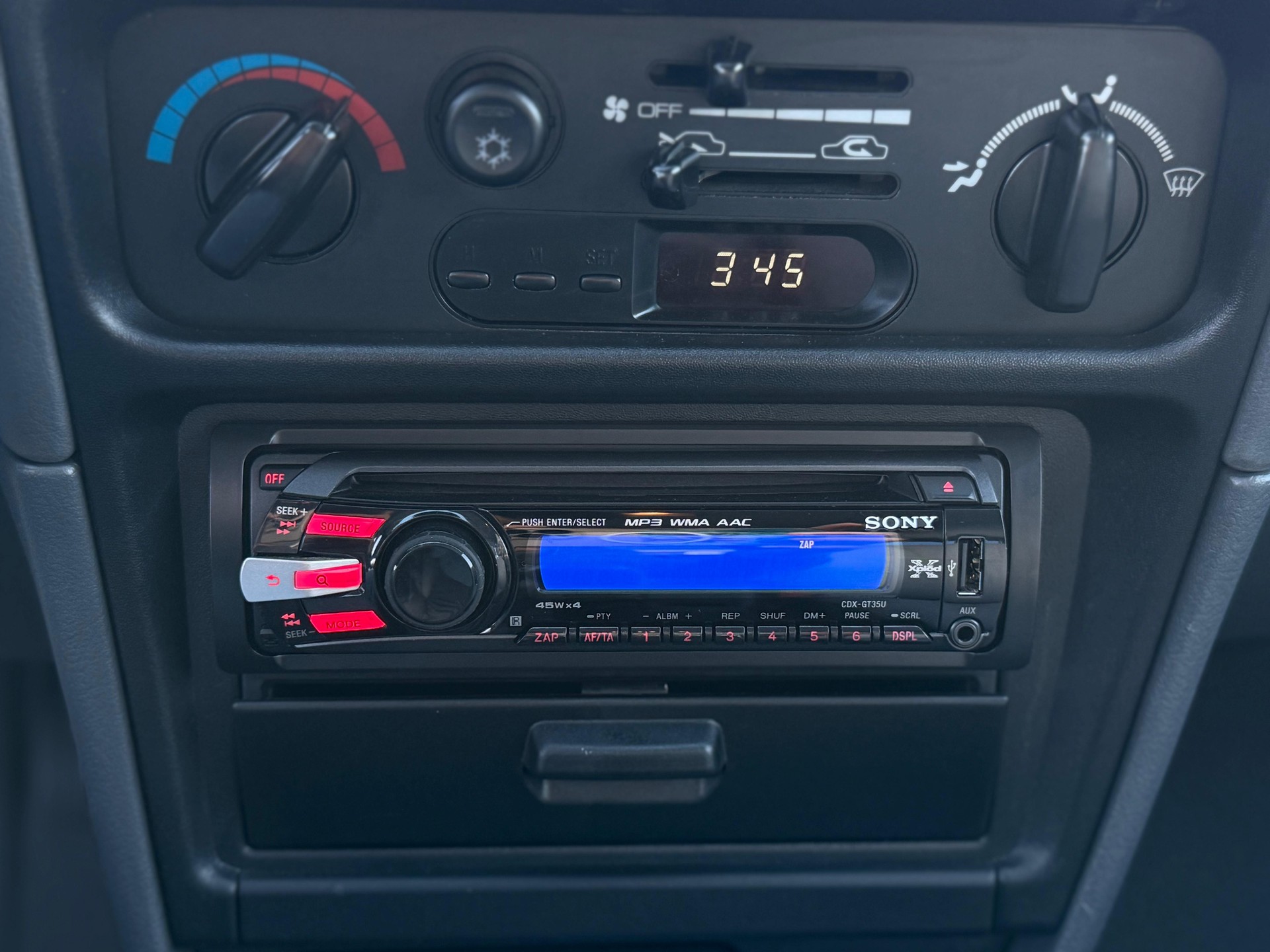 MITSUBISHI COLT-image-18