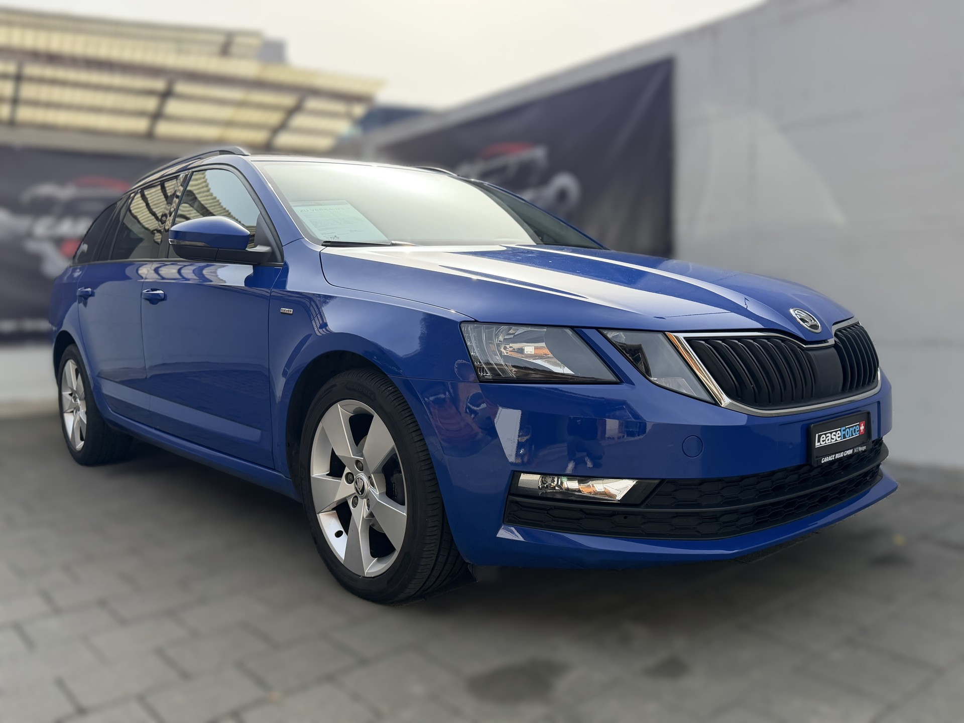 SKODA Octavia Combi 1.6 TDI Ambition DSG-image-0