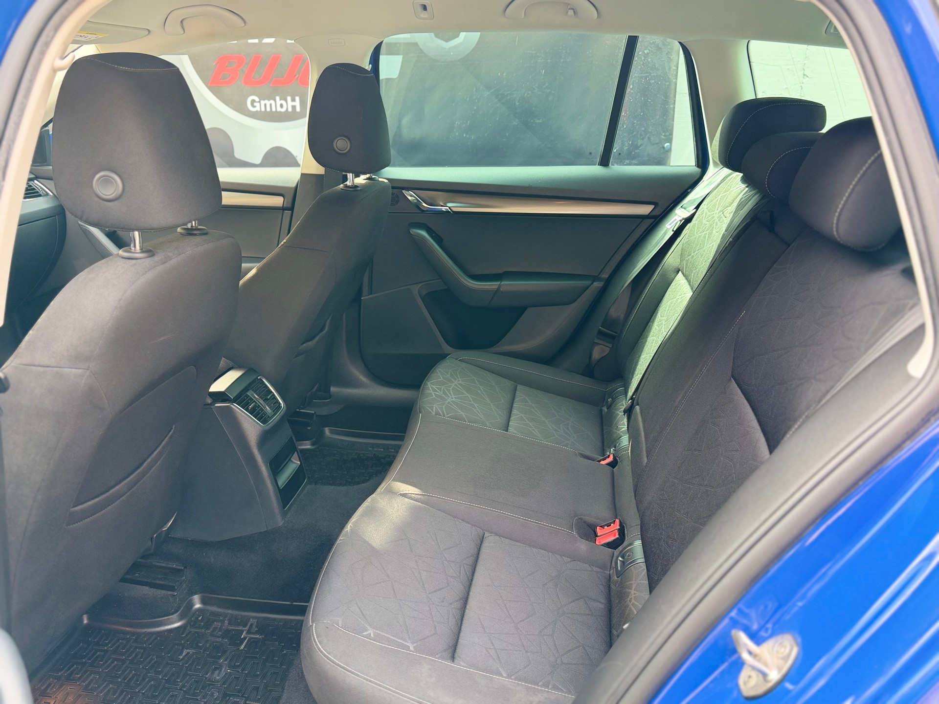 SKODA Octavia Combi 1.6 TDI Ambition DSG-image-15