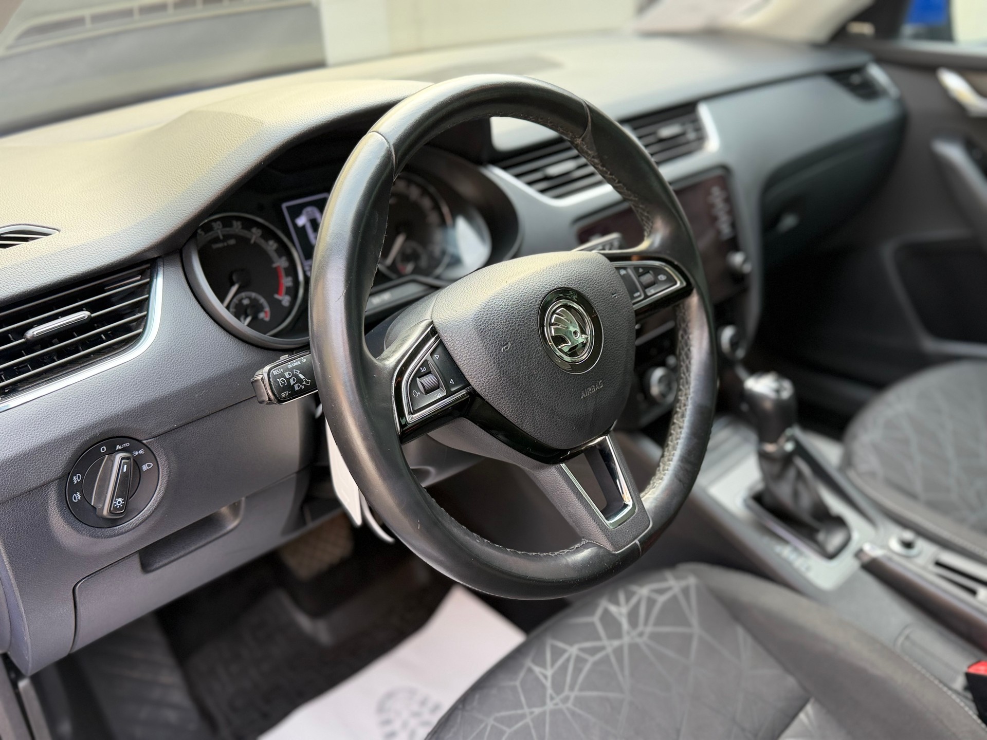 SKODA Octavia Combi 1.6 TDI Ambition DSG-image-9